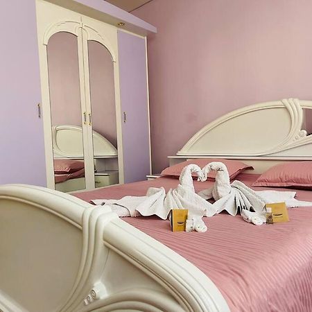 Lavender Luxury Apartment Oradea Eksteriør bilde