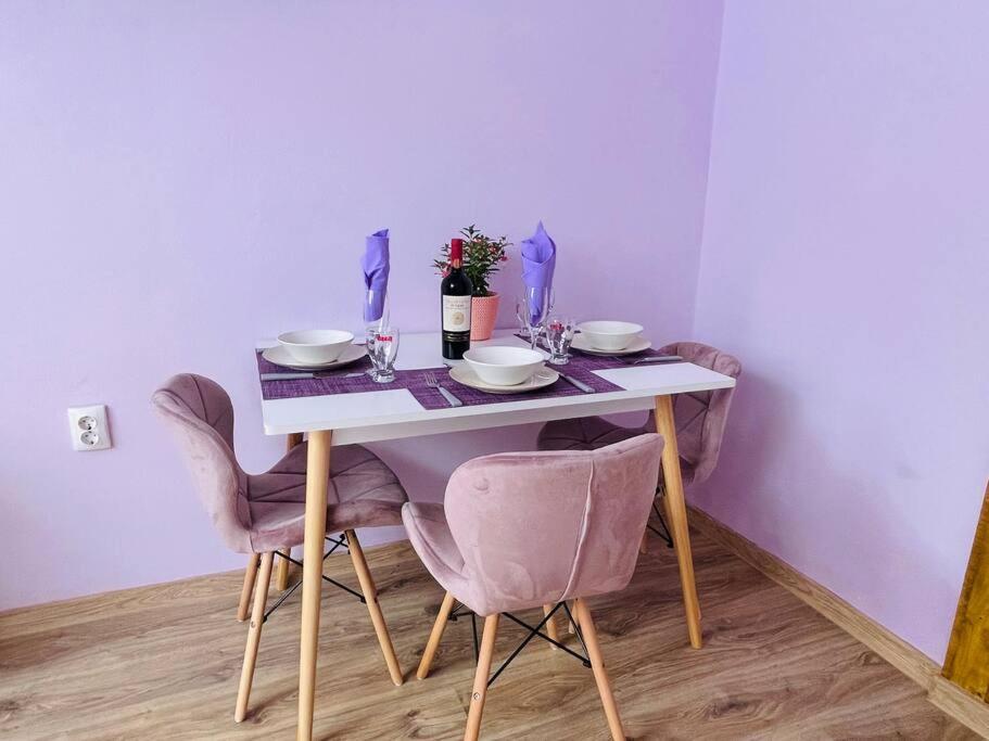 Lavender Luxury Apartment Oradea Eksteriør bilde