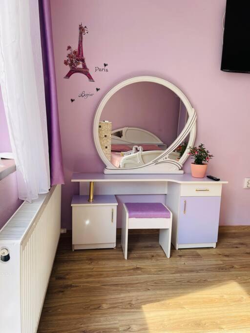 Lavender Luxury Apartment Oradea Eksteriør bilde