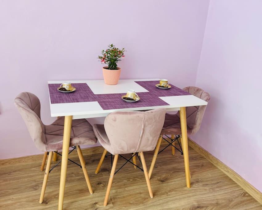 Lavender Luxury Apartment Oradea Eksteriør bilde