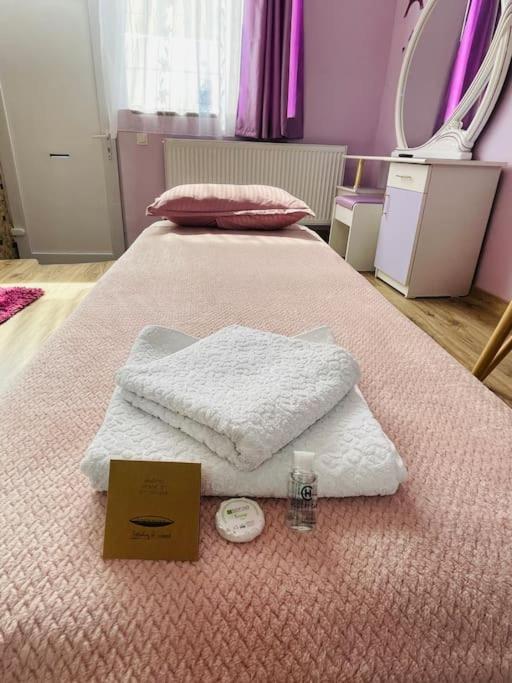 Lavender Luxury Apartment Oradea Eksteriør bilde