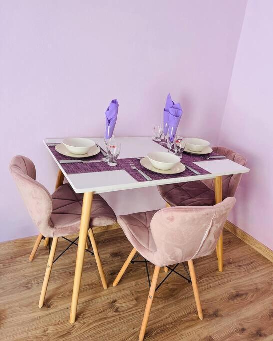 Lavender Luxury Apartment Oradea Eksteriør bilde